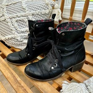 Roxy black ankle boots 8